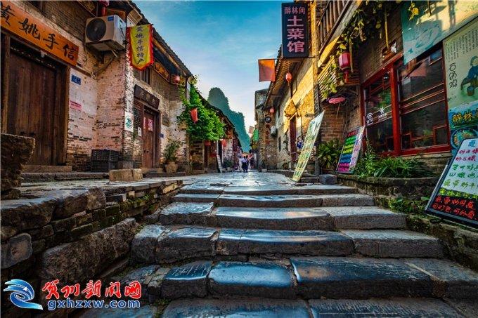 一个男生自己躲躲闪闪，从不表态，还总想让女生表白，女生？游戏画面